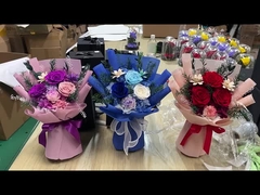 روز ولنتاین، یک دسته گل رزهای ماندگار و گل های یخی آبی برای دوست دختر و بهترین دوست شما