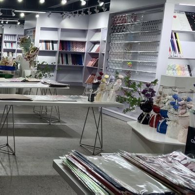 قیمت خوب رنگ صورتی PE آبپاش پوشک های گل کاغذ 2025 سبک مستقیم از عمده فروشی آنلاین