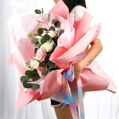قیمت خوب کاغذ بسته بندی گل 58*58 سانتی متری CMYK مد با طرح های متعدد آنلاین