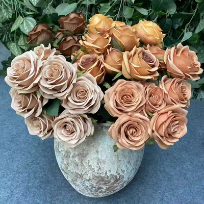قیمت خوب گلدسته ی یک گل 9 گل شبیه سازی شده با شاخه های گل مصنوعی برای دکوراسیون عروسی و لوازم عکاسی آنلاین