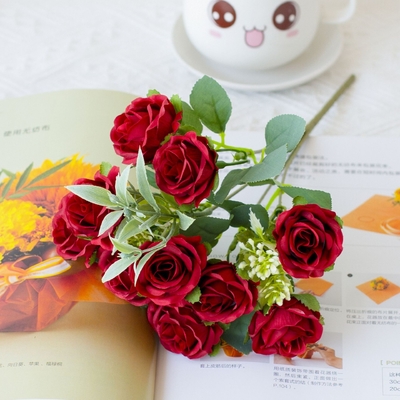 قیمت خوب گل رز های کوچک برای تزئین گل های عروسی و مبلمان هتل استفاده می شوند آنلاین