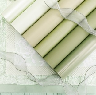 کاغذ تخصصی 57*57 سانتی متر که برای بسته بندی گل های منتو مناسب است