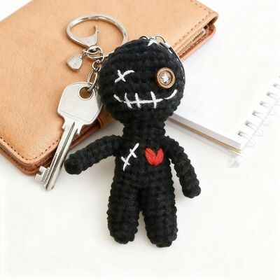 قیمت خوب Black Color Evil Crochet Doll Customized Knitting Cursed Doll with Red Heart Handmade Keychain Hanger for pp Stuffed Plush Doll آنلاین