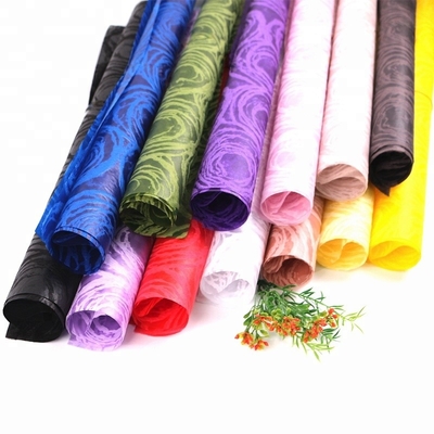 قیمت خوب رول کاغذ بسته بندی کادویی گل رز ولنتاین سه بعدی منبت کاری منبت کاری شده 58 سانتی متری قابل بازیافت آنلاین